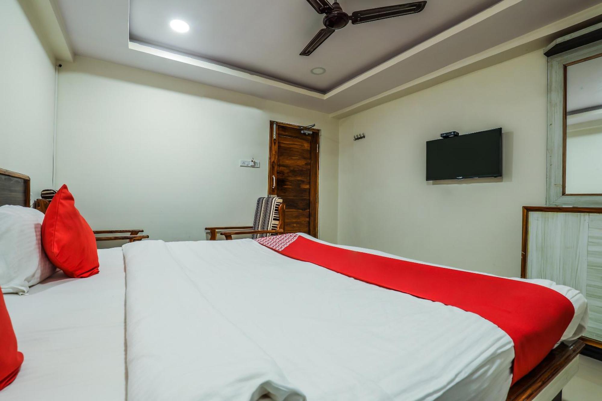 Oyo Hotel Crystal Warangal Exterior foto